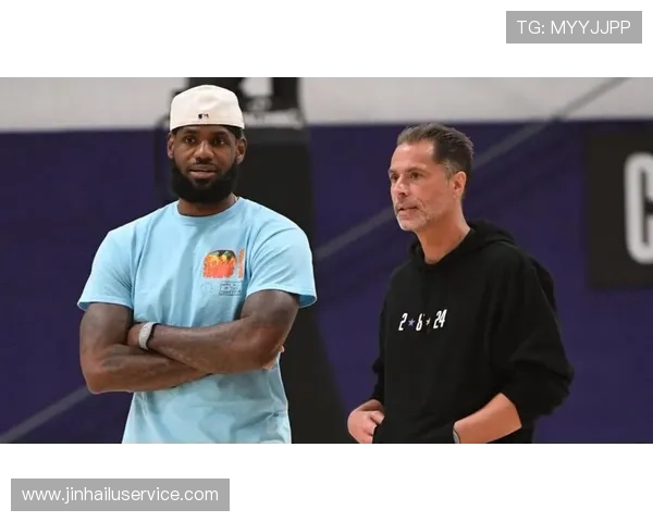 帕金斯称湖人新赛季西部仅次雷霆火箭 詹姆斯表示十分满意 帕金斯称湖人新赛季西部仅次雷霆火箭 詹姆斯表示十分满意