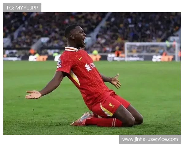 卢卡森以40次解围稳居欧冠榜首科纳特范戴克紧随其后争锋激烈 卢卡森以40次解围稳居欧冠榜首科纳特范戴克紧随其后争锋激烈